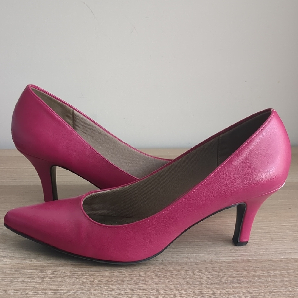 Life Stride Pink Kitten Heel Pumps